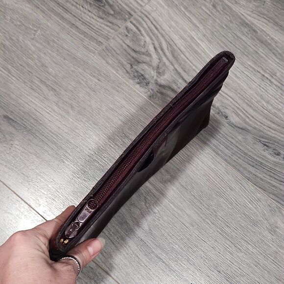 GUC Vintage Maroon Medium Leather Clutch - Picture 9 of 10